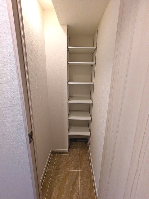 玄関　※別部屋の参考写真です。