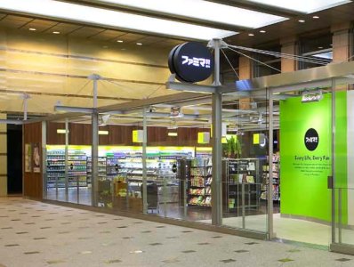 コンビニ　ファミリーマート恵比寿ガーデンプレイス店（コンビニ）まで335m