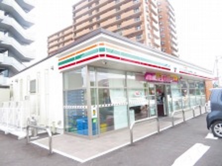 コンビニ　セブンイレブン姫原３丁目店（コンビニ）まで1300m