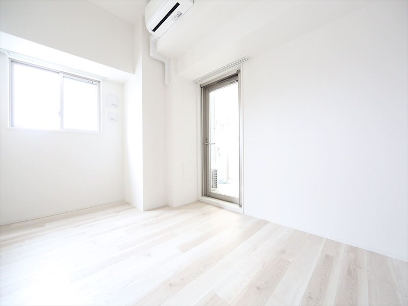 バルコニー　洋室7.1帖　エアコン完備　クローゼット付　バルコニー