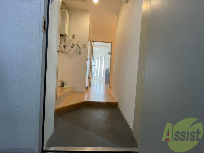 玄関　玄関の様子です。明るい印象ですね。気分もあがりそう。