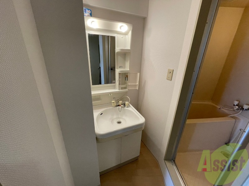 洗面設備　独立洗面台です。大きくてよいですね。シャンプーもできます！