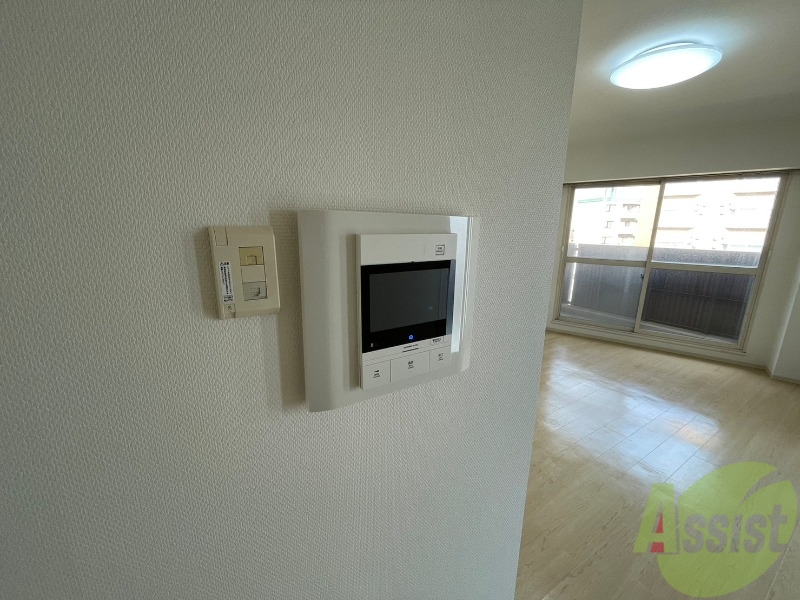 セキュリティ　ＴＶモニター付インターホンです。来客者の顔が見えるので安心！