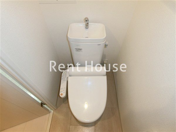 トイレ　※別タイプ参考写真です