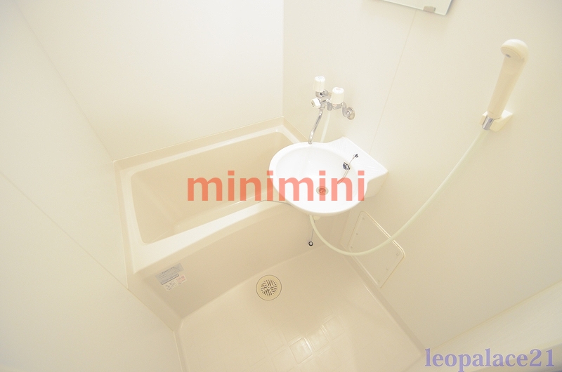 バス・シャワールーム　同タイプ物件の写真です