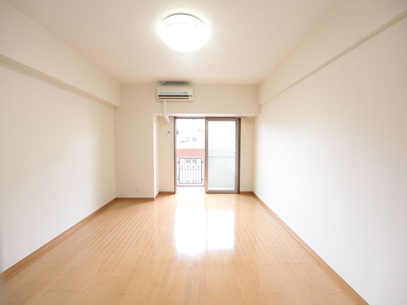 バルコニー　洋室10.4帖　クローゼット付（収納充実してます）