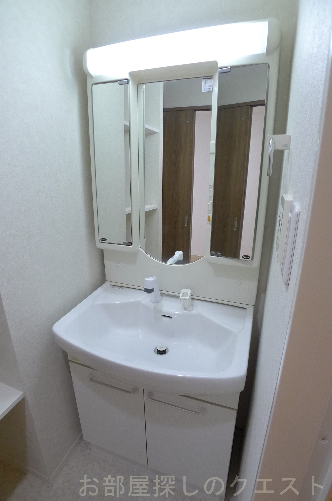 洗面設備　（写真は同仕様）