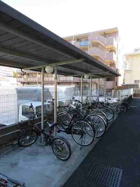 駐車場　屋根付き駐輪場♪