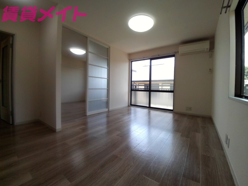 居室・リビング　同型参考写真