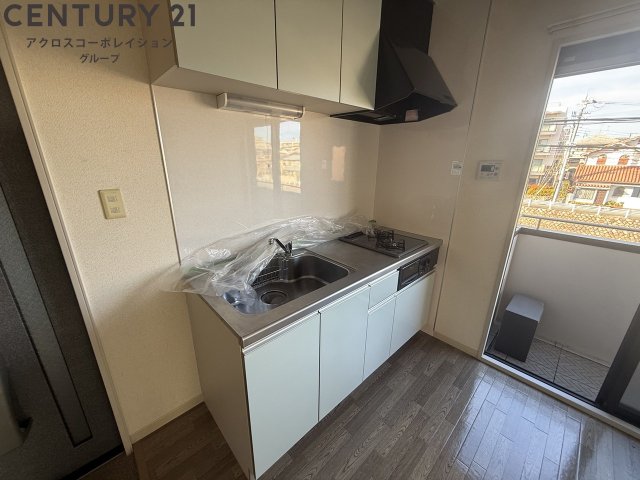 キッチン　3口ガスコンロ付で機能的なキッチンです！