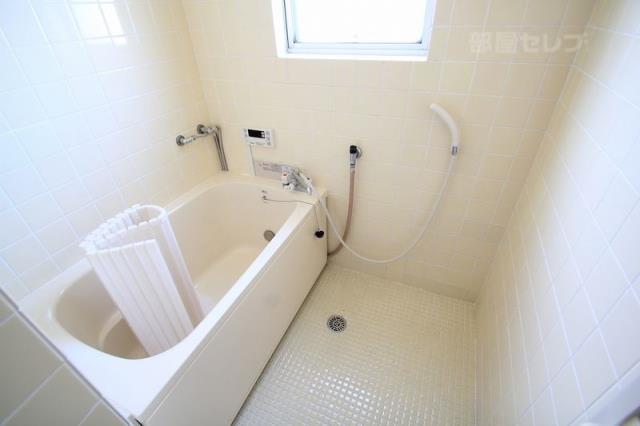 バス・シャワールーム　広々としたお風呂です。