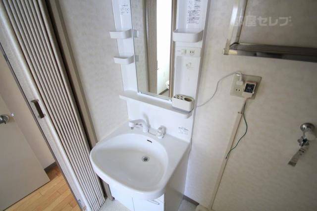 洗面設備　シャンプードレッサー付き。