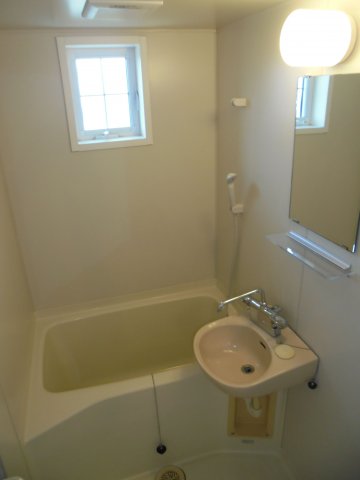 バス・シャワールーム　落ち着いた空間のお風呂です