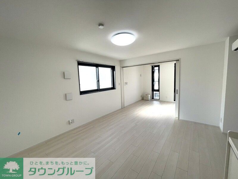 居室・リビング　※室内写真は402号室となります※