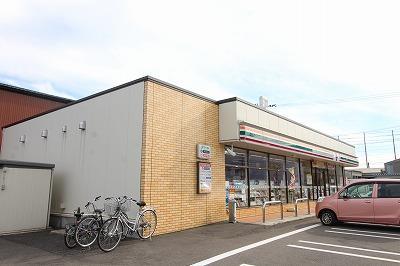 コンビニ　セブンイレブン新潟下木戸2丁目店（コンビニ）まで416m