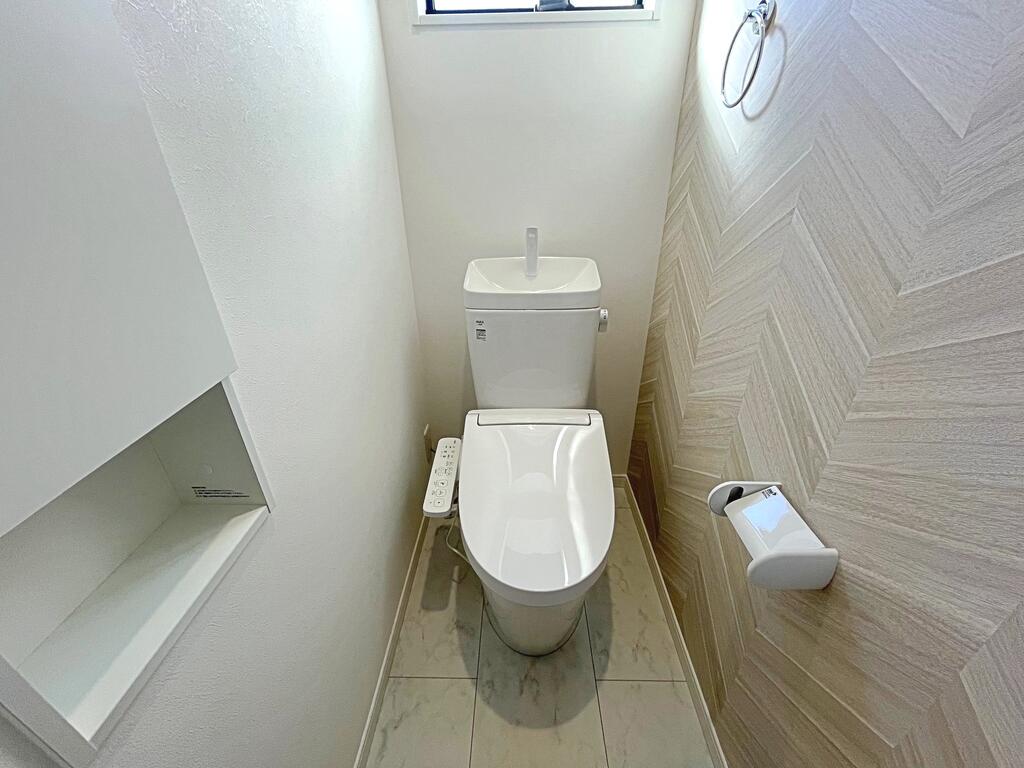 トイレ　温水洗浄便座付トイレです！