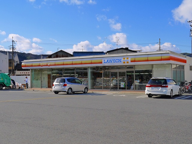 コンビニ　ローソン　加茂駅前店（コンビニ）まで53m
