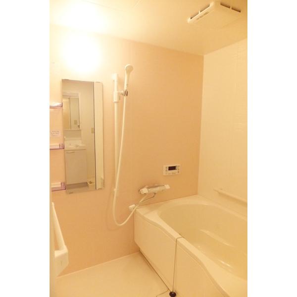 バス・シャワールーム　追い焚き機能付きバス！