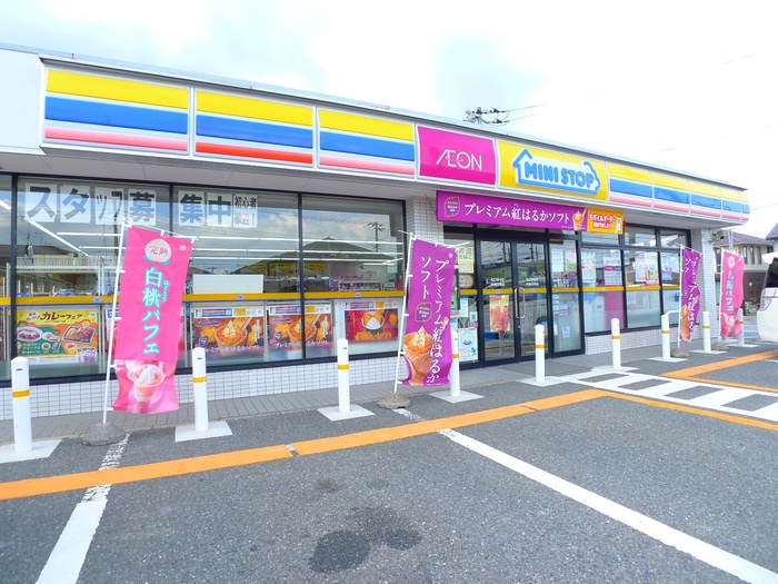 コンビニ　ミニストップ（コンビニ）まで700m