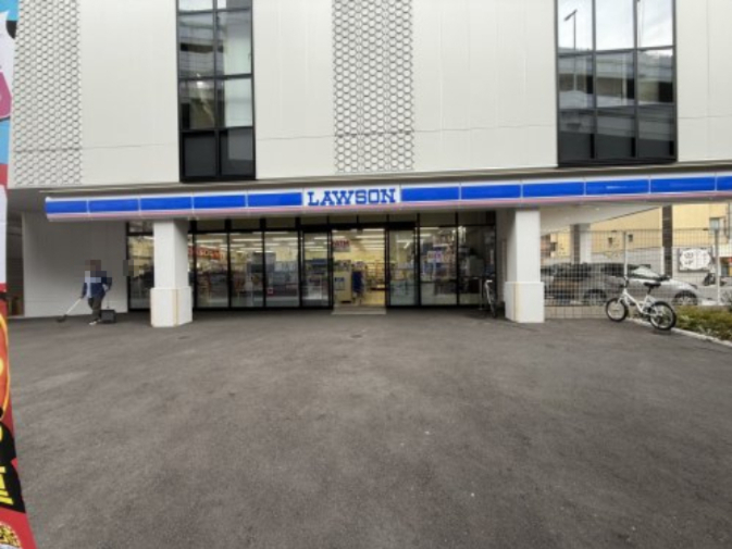 コンビニ　ローソン 靱本町三丁目店（コンビニ）まで193m