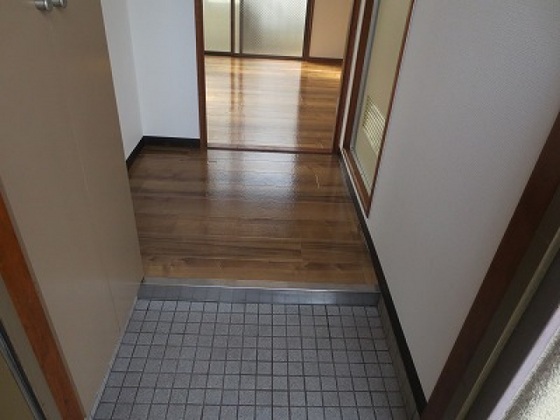 玄関　※別号室の写真です。