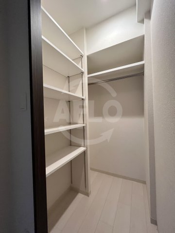 収納　プレサンス立売堀アーバンスタイル　ウォークインクローゼット