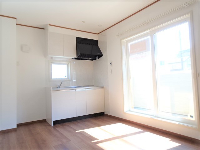 居室・リビング　南西向きで明るいＬＤＫ８帖