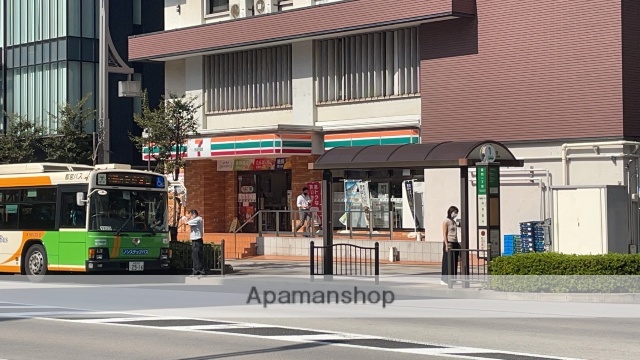 コンビニ　セブンイレブン（コンビニ）まで157m