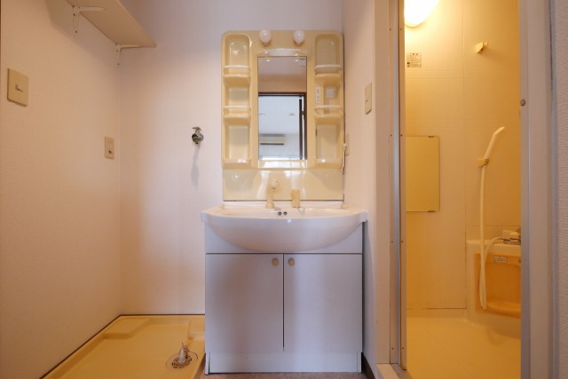 洗面設備　独立洗面化粧台が付いています