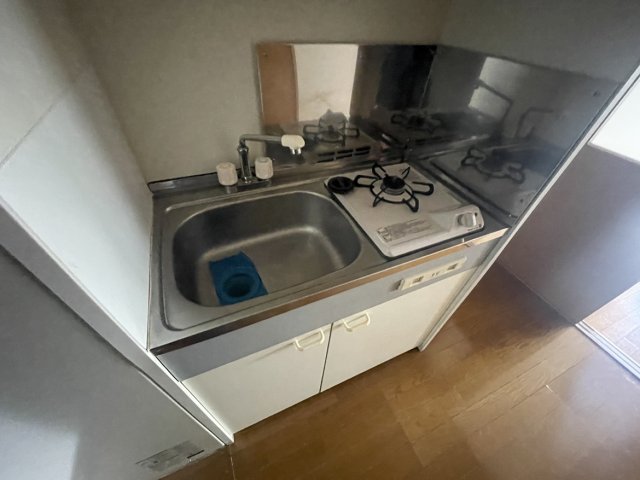 キッチン　同物件別号室の写真です。