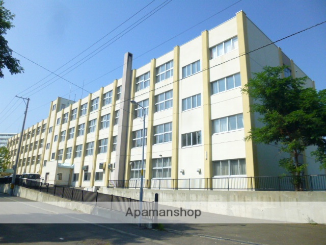 中学校　白石中学校（中学校）まで340m