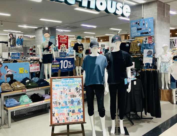 ショッピングセンター　マックハウスイオン札幌栄町店（ショッピングセンター）まで560m