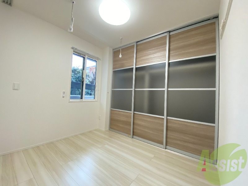 その他部屋・スペース　寝室になりそうな洋室です。シンプルで落ち着きますね。