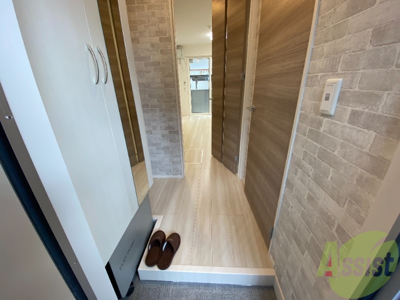 玄関　玄関から撮影しました。明るい印象ですね。