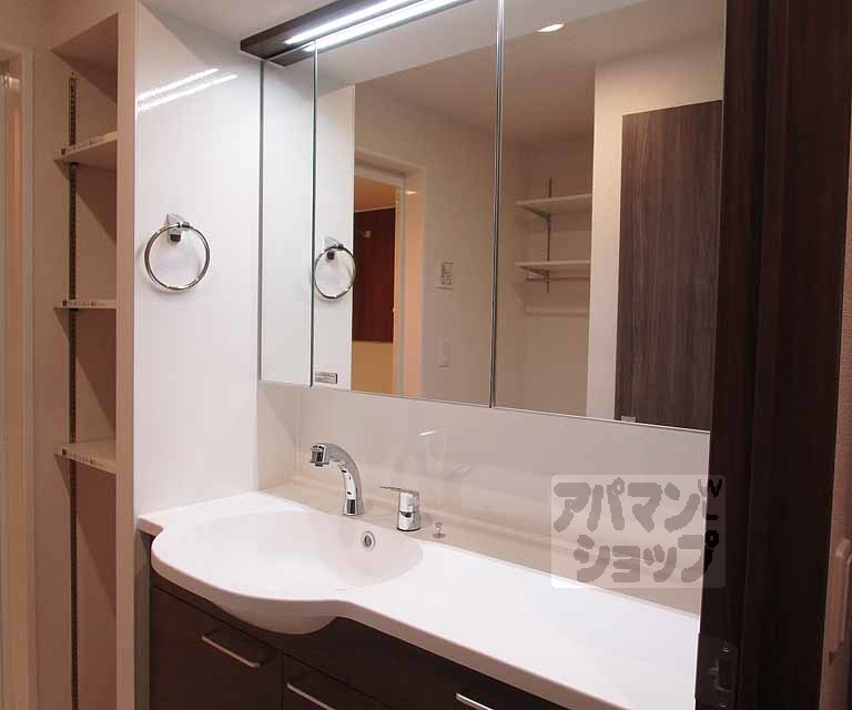 洗面設備　２０１号室の写真です。