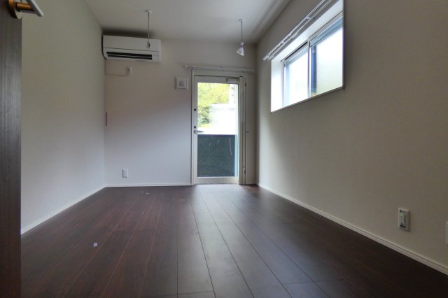 居室・リビング　角部屋につき2面採光の明るいお部屋です