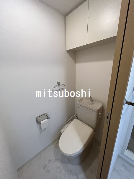 トイレ　原状回復前（別階写真）の写真です