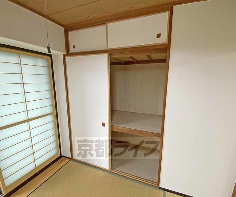 収納　天井高で大容量の押入です。