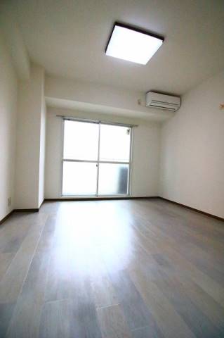 居室・リビング　広々した洋室になってます