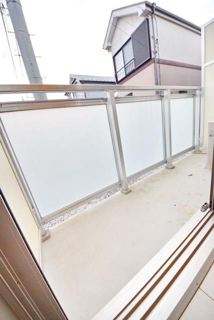バルコニー　日当たりの良いバルコニー