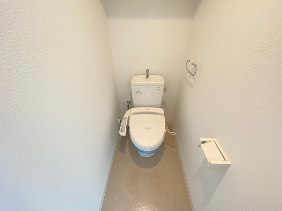 トイレ　※掲載写真は同マンション別部屋参考写真となります。