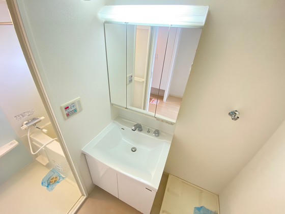 洗面設備　※掲載写真は同マンション別部屋参考写真となります。