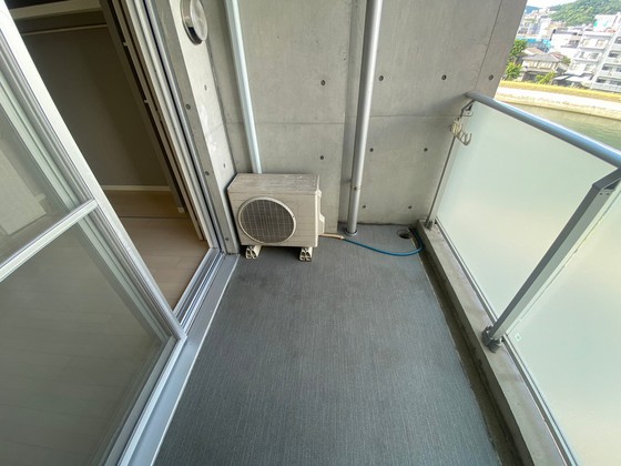 バルコニー　※掲載写真は同マンション別部屋参考写真となります。