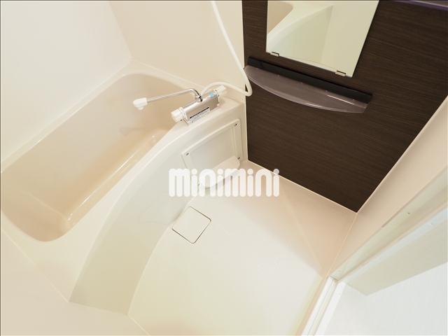 バス・シャワールーム　ゆったりとしたバスルーム