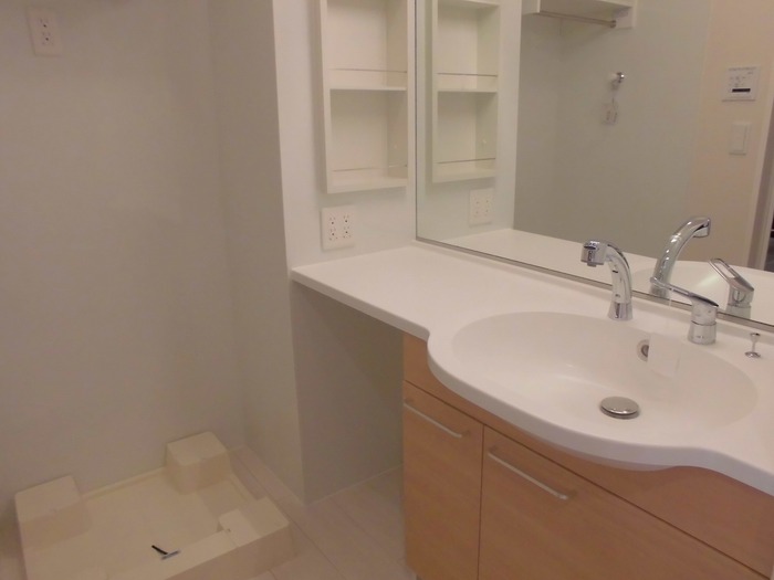 洗面設備　朝の支度にも助かる、独立の洗髪洗面化粧台