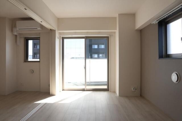 居室・リビング　こちらの居間で趣味の時間をお楽しみください