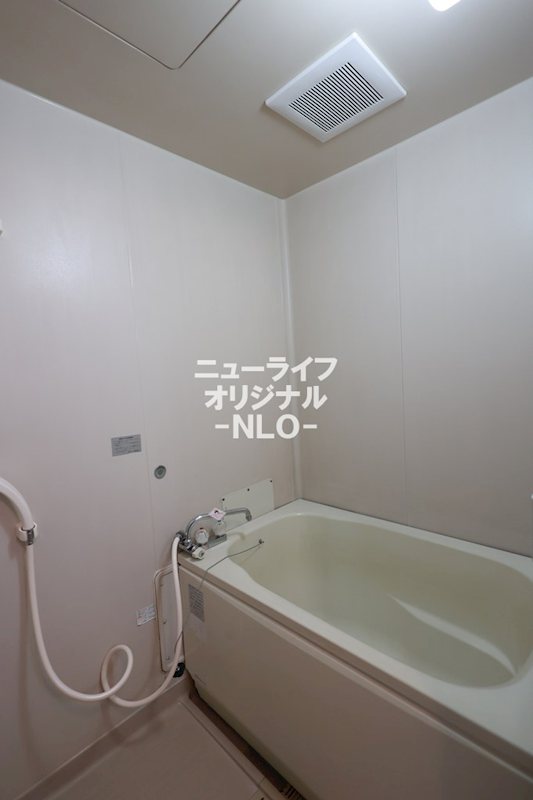 バス・シャワールーム　いつでも温かいバスタイムを楽しめる追い焚き給湯式☆