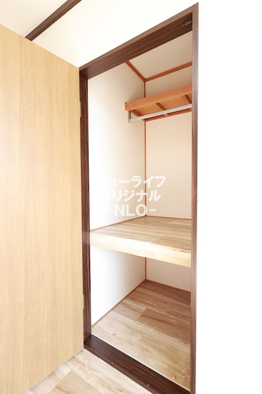 収納　ハンガーパイプが付いた収納もございます☆
