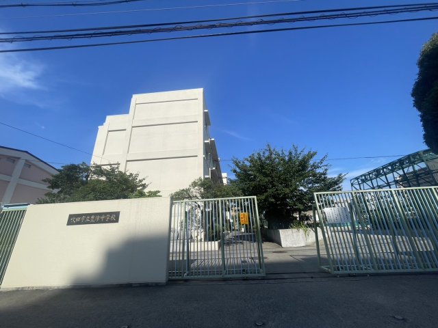 中学校　吹田市立豊津中学校（中学校）まで678m