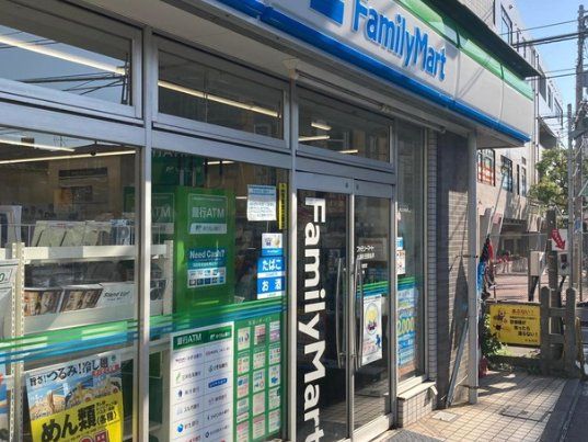 コンビニ　ファミリーマート小浦杉田駅前店（コンビニ）まで350m
